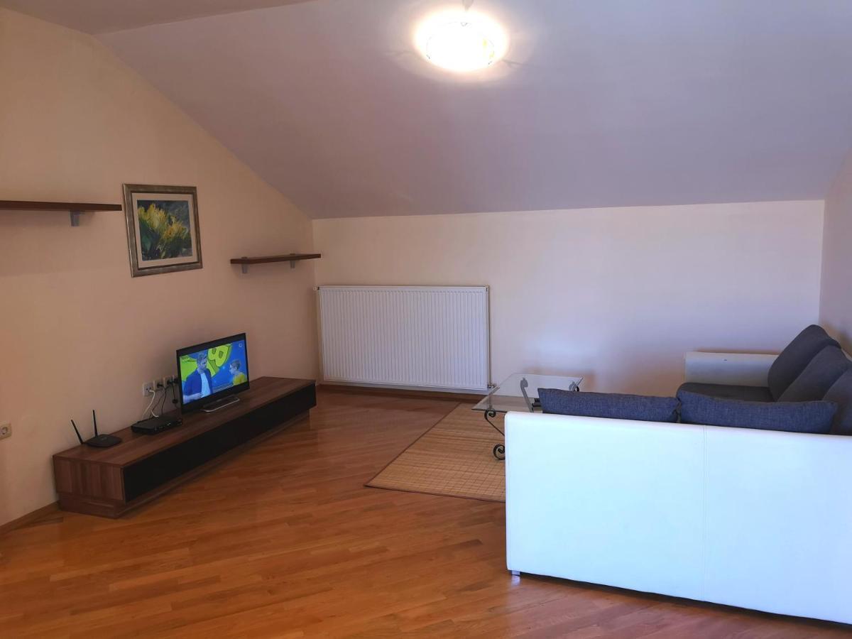 Apartments With A Swimming Pool Banjol, Rab - 11382 Ngoại thất bức ảnh
