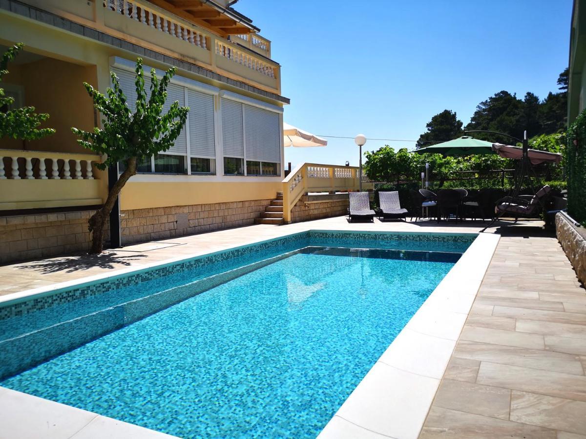 Apartments With A Swimming Pool Banjol, Rab - 11382 Ngoại thất bức ảnh