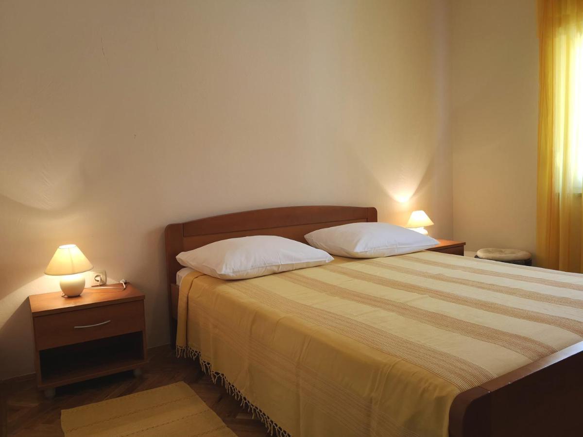 Apartments With A Swimming Pool Banjol, Rab - 11382 Ngoại thất bức ảnh