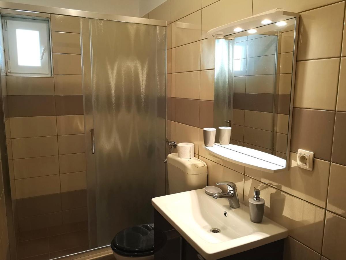Apartments With A Swimming Pool Banjol, Rab - 11382 Ngoại thất bức ảnh