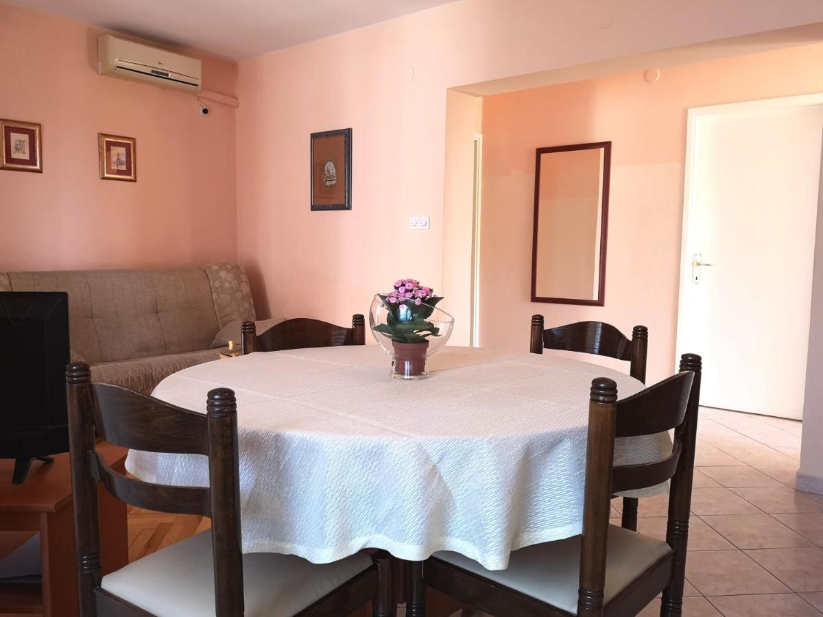 Apartments With A Swimming Pool Banjol, Rab - 11382 Ngoại thất bức ảnh