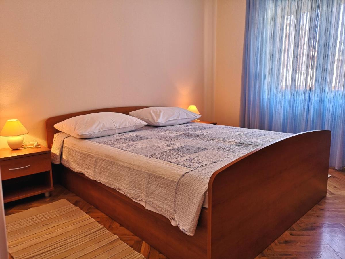 Apartments With A Swimming Pool Banjol, Rab - 11382 Ngoại thất bức ảnh