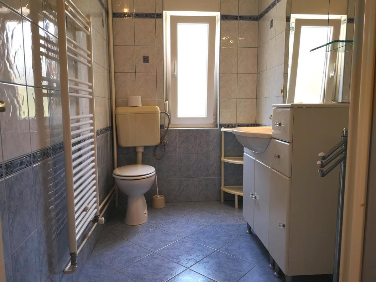 Apartments With A Swimming Pool Banjol, Rab - 11382 Ngoại thất bức ảnh