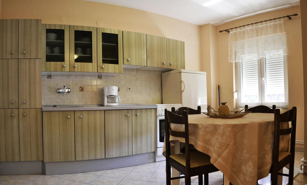Apartments With A Swimming Pool Banjol, Rab - 11382 Ngoại thất bức ảnh