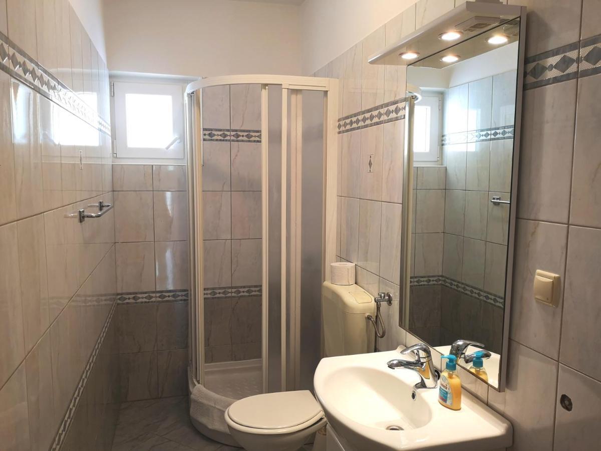 Apartments With A Swimming Pool Banjol, Rab - 11382 Ngoại thất bức ảnh
