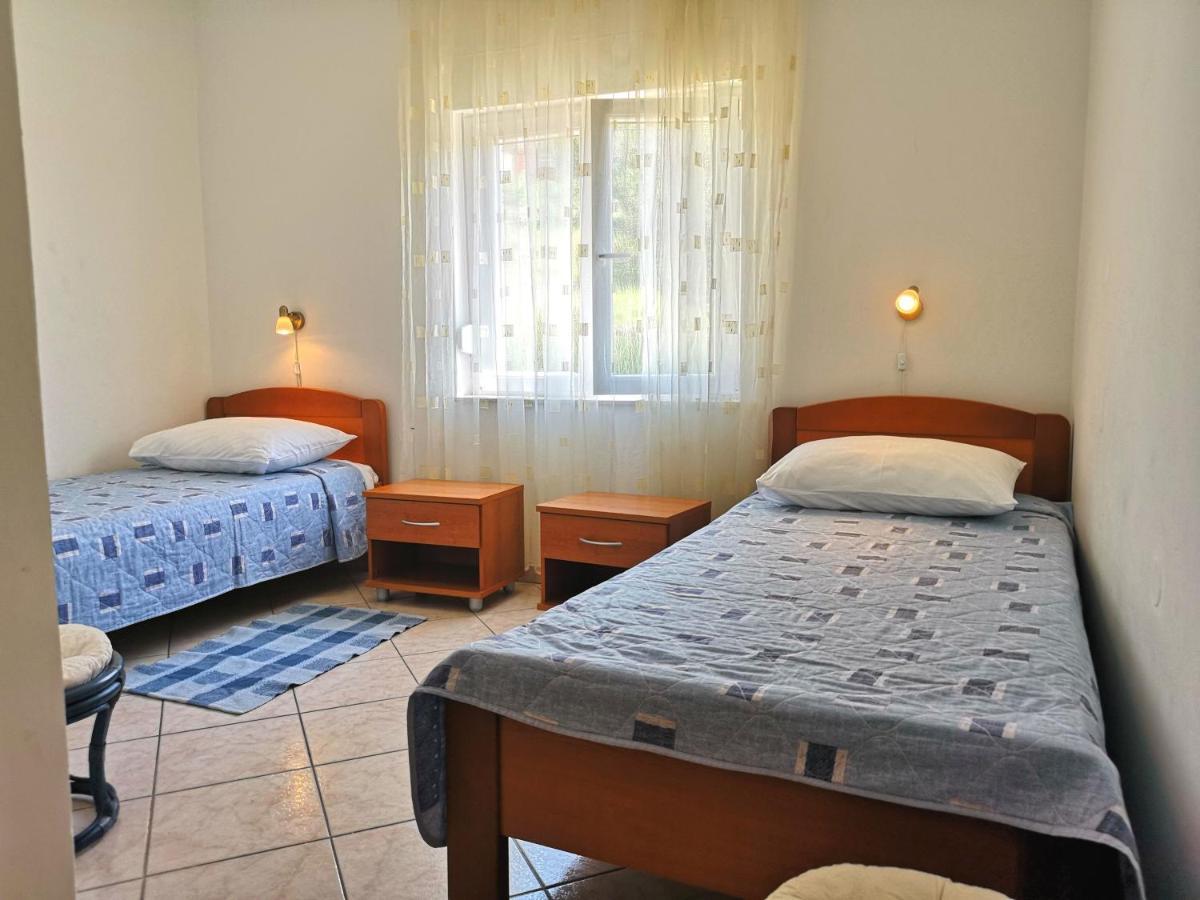 Apartments With A Swimming Pool Banjol, Rab - 11382 Ngoại thất bức ảnh