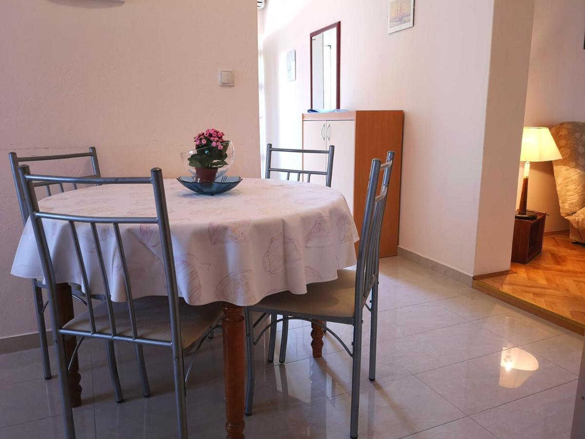 Apartments With A Swimming Pool Banjol, Rab - 11382 Ngoại thất bức ảnh