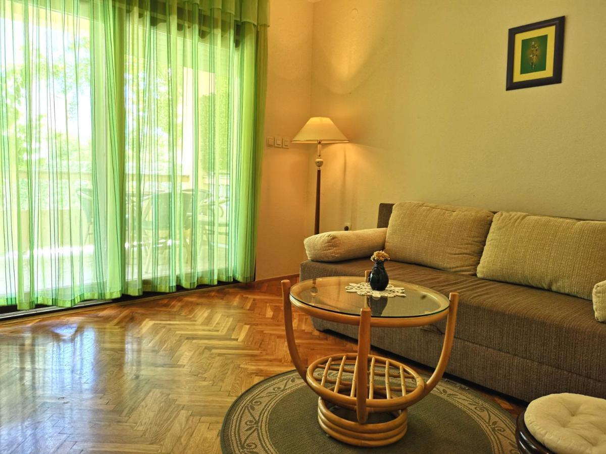 Apartments With A Swimming Pool Banjol, Rab - 11382 Ngoại thất bức ảnh