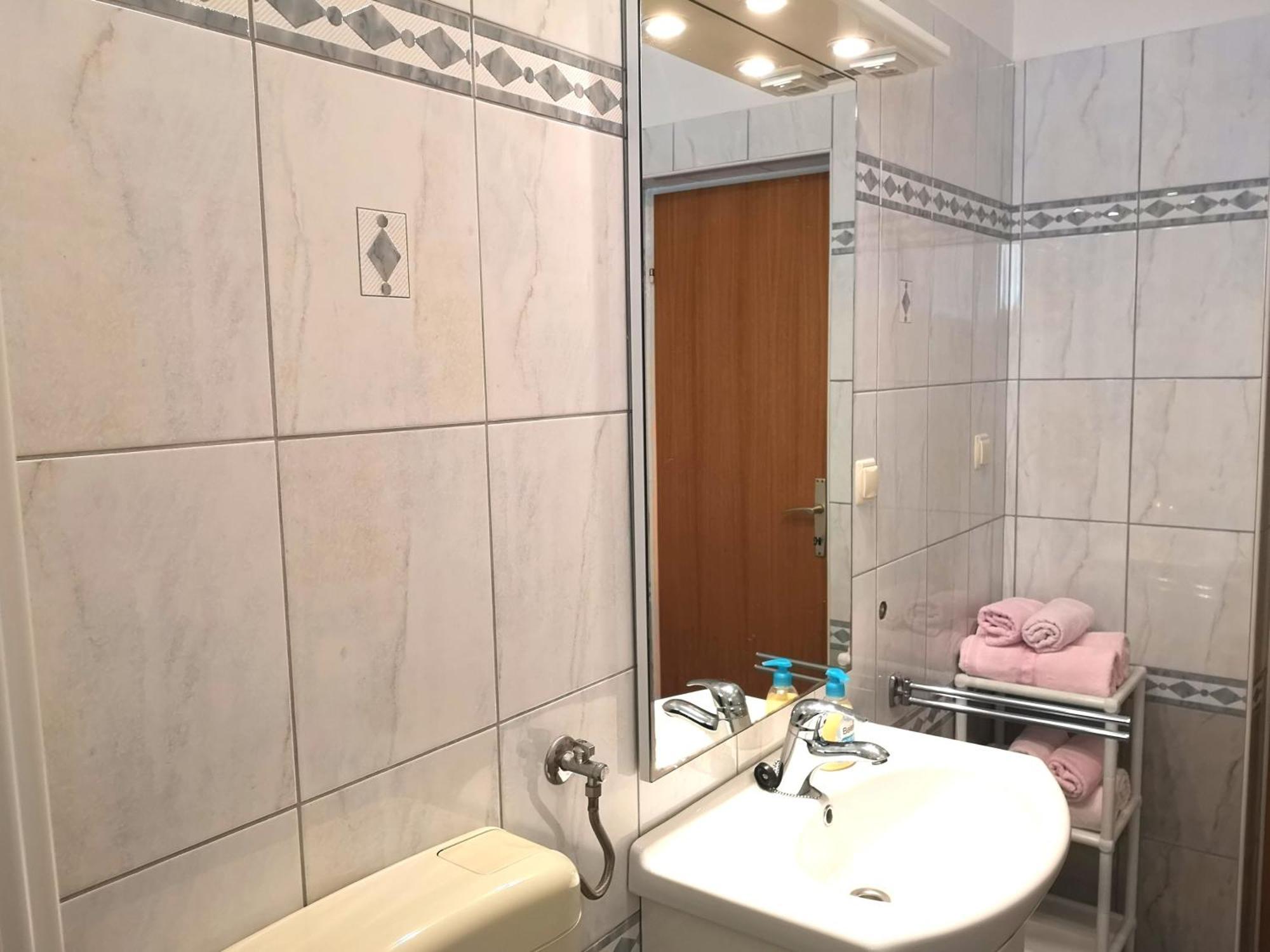 Apartments With A Swimming Pool Banjol, Rab - 11382 Phòng bức ảnh