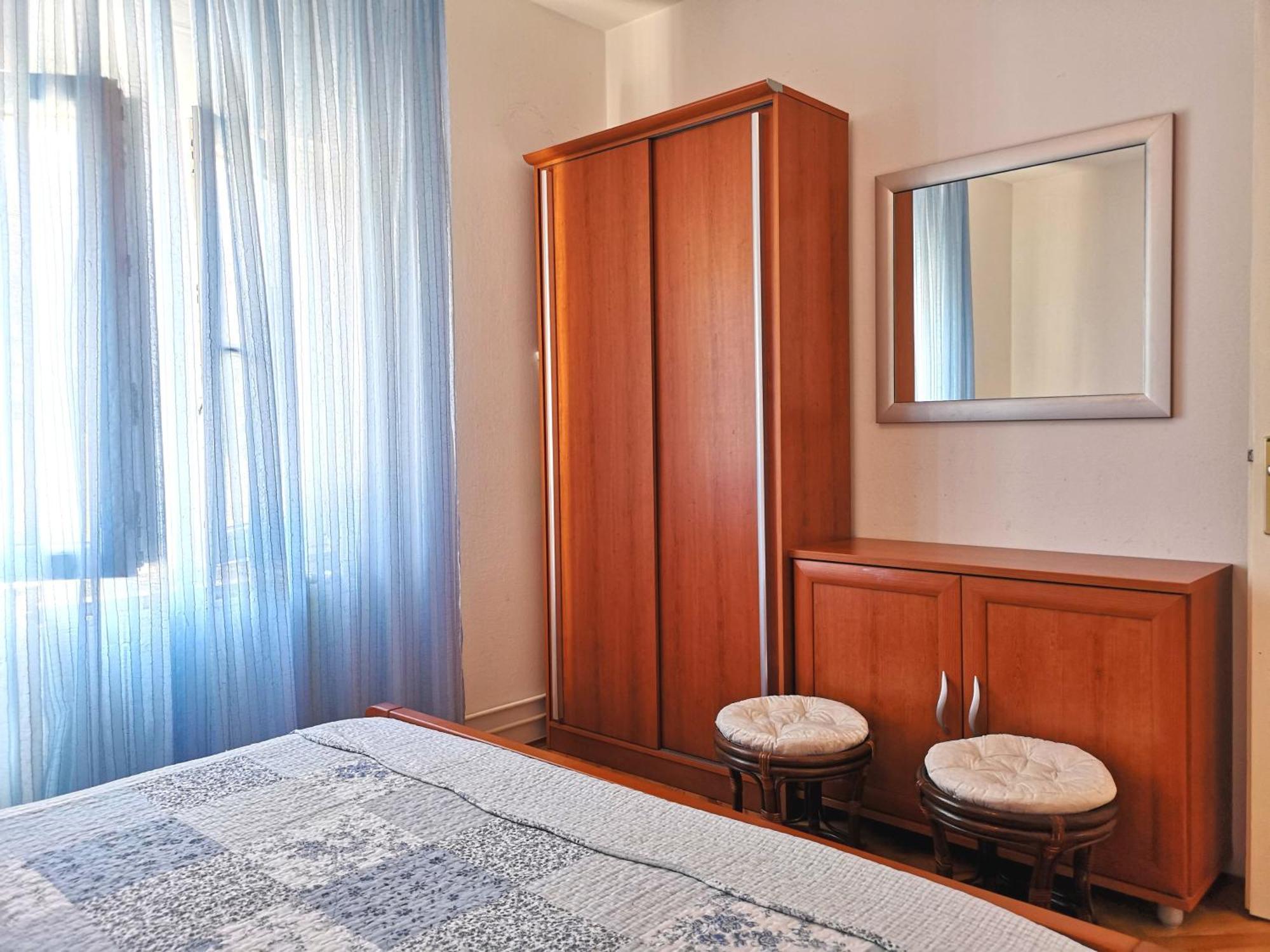 Apartments With A Swimming Pool Banjol, Rab - 11382 Phòng bức ảnh