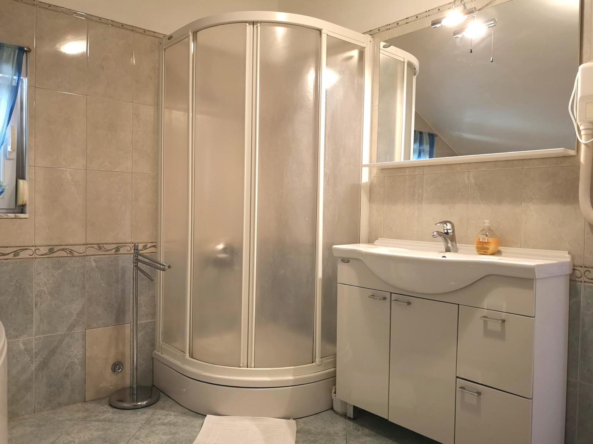 Apartments With A Swimming Pool Banjol, Rab - 11382 Phòng bức ảnh